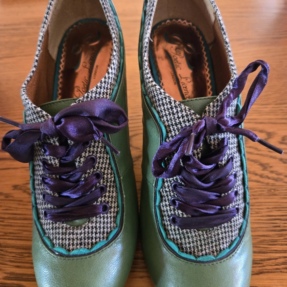 Poetic License Shoes. Size 8/ 39 Emerald Green